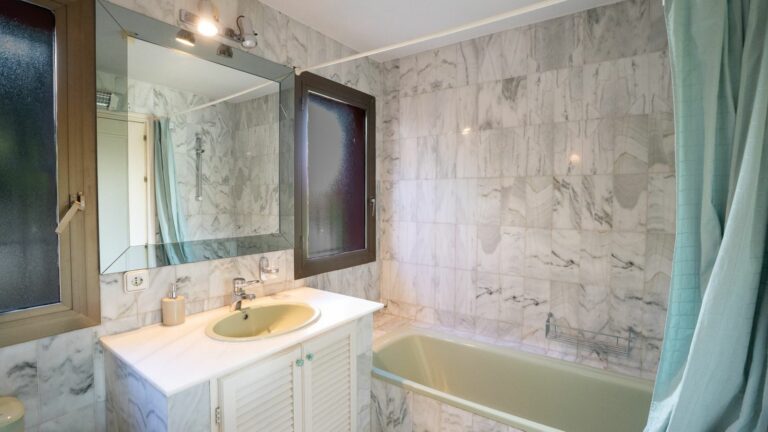 6cba803e52e24a6a19ad1de36bc4d9d9 - 9