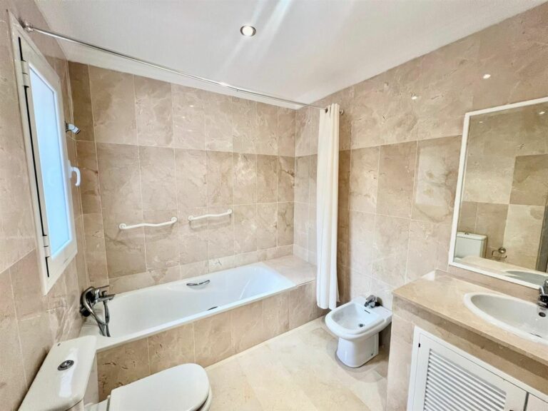 74608da20a7aa26e0fe6d9e4f72ed978 - 12