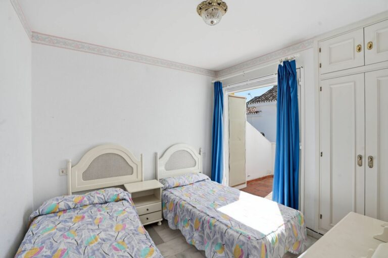 75ca384f773603386d129f0b97e61c8e - 12