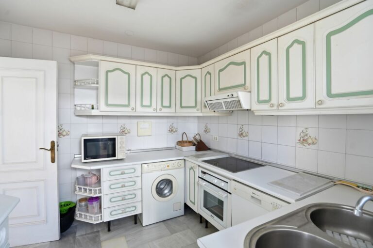 75ca384f773603386d129f0b97e61c8e - 8