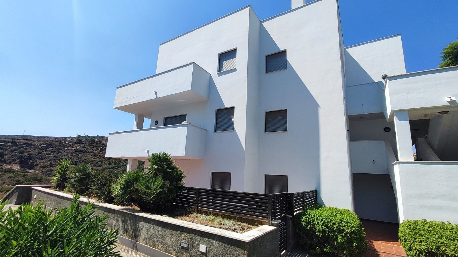 76f46137f7f2f0011749e70f5c20df4b - 1