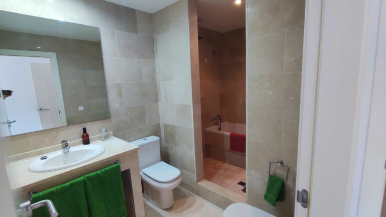 76f46137f7f2f0011749e70f5c20df4b - 10