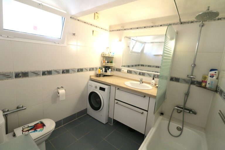 7720303276c88f8449a64a0679e68f93 - 9