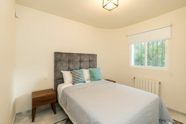 779a41d7fe68c8cf0de5407c5ce791e3 - 9