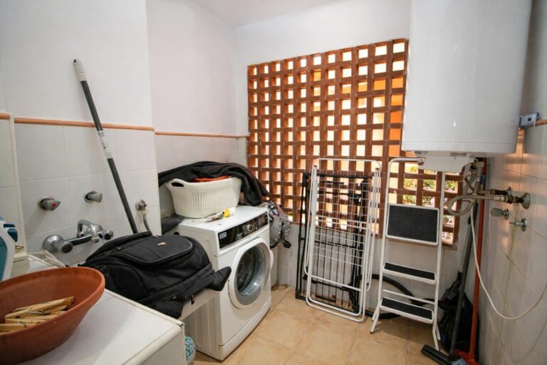 77cdda93dc9c0b4a2aaece5f82841ef4 - 12