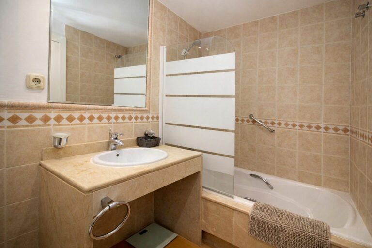 77cdda93dc9c0b4a2aaece5f82841ef4 - 15