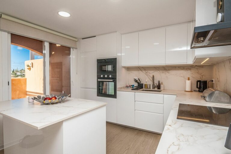 79583de5a2c1405c35809c070dc40c14 - 14