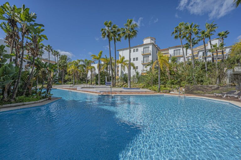 7e1ae9490bc5afd84f8da94dbcb29093 - 1