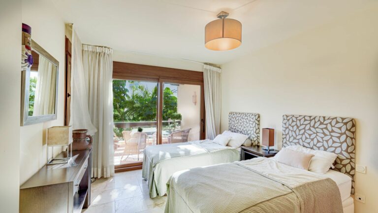 7ff3ede99324baf048a32b1e934a5071 - 16