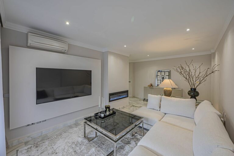 7ff7e90e2fbe47703d292bd692972b04 - 2