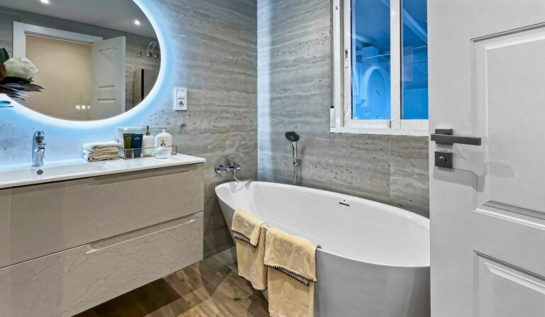 8427808e14d7695cbb0d483a6ccef58e - 13