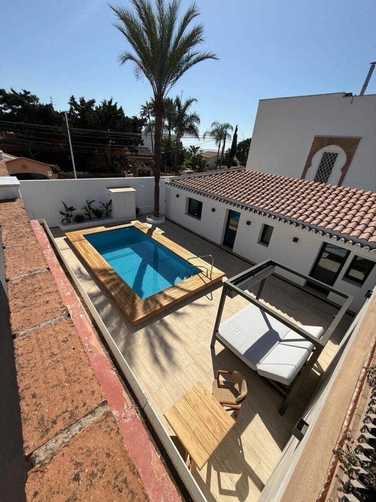 8427808e14d7695cbb0d483a6ccef58e - 16