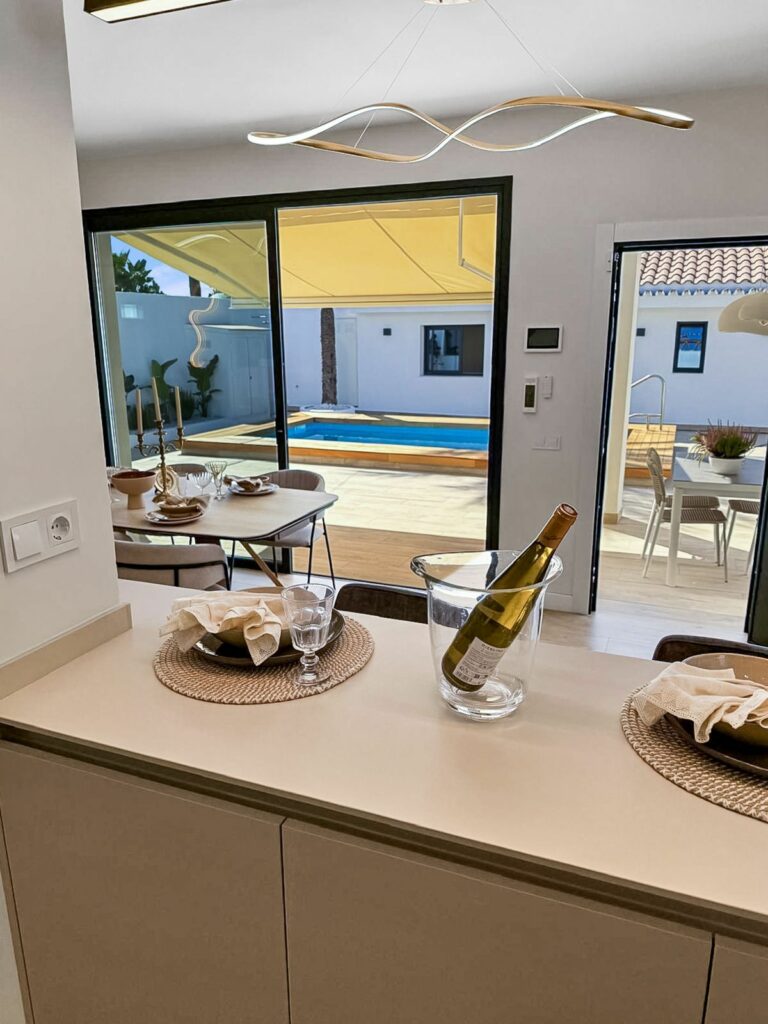 8427808e14d7695cbb0d483a6ccef58e - 6