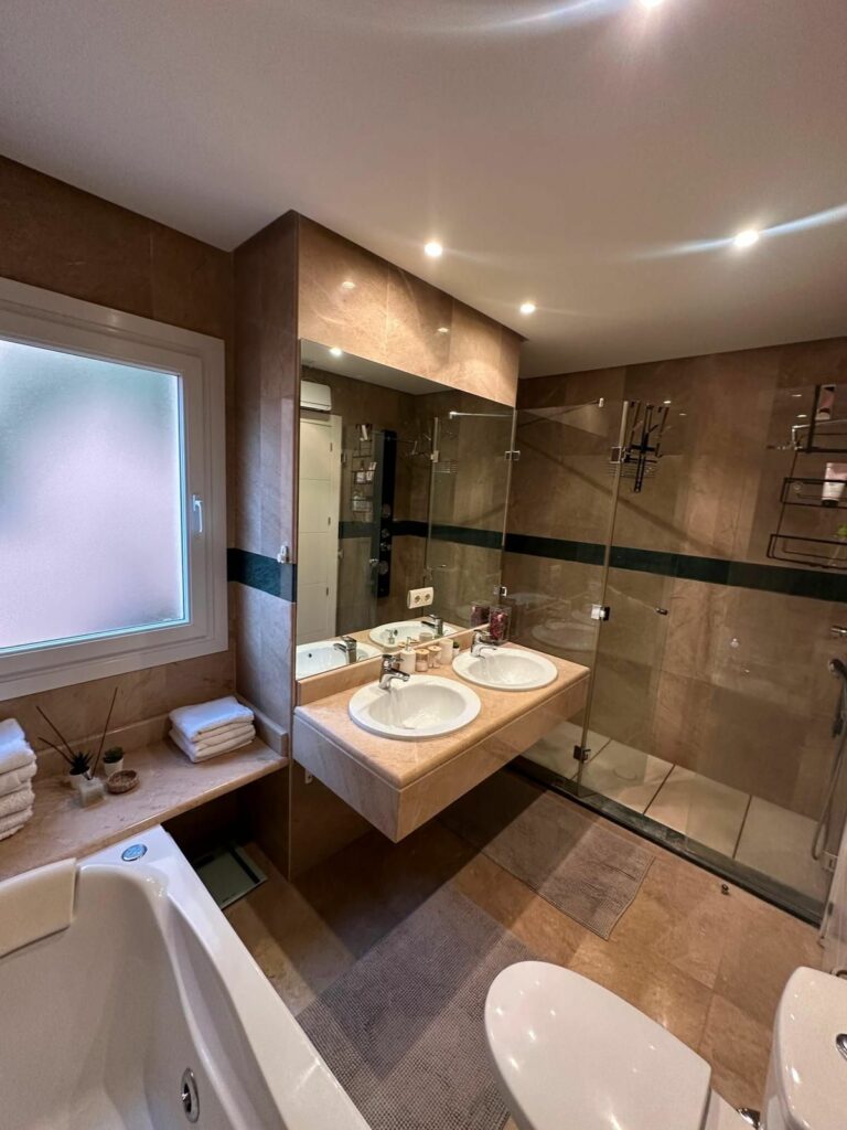 87f82989599c32245c7c1c98b949cc93 - 15