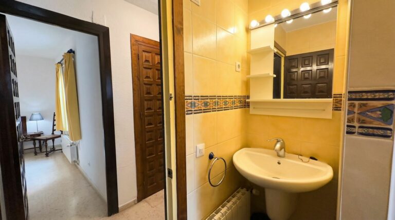 8a35543010b02b4f114140f1b7302005 - 10