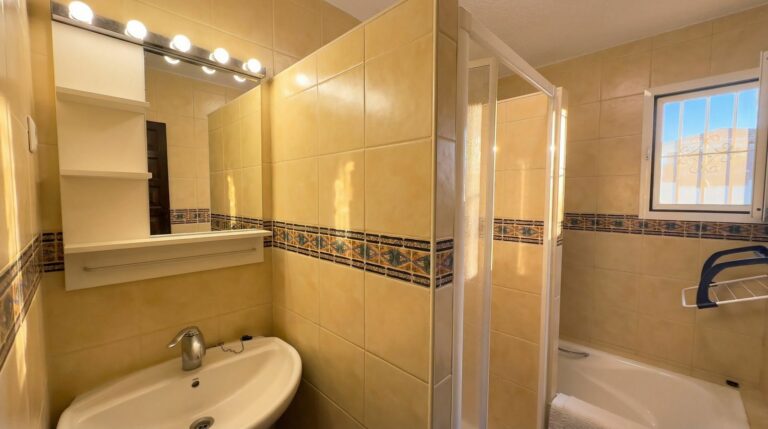 8a35543010b02b4f114140f1b7302005 - 11