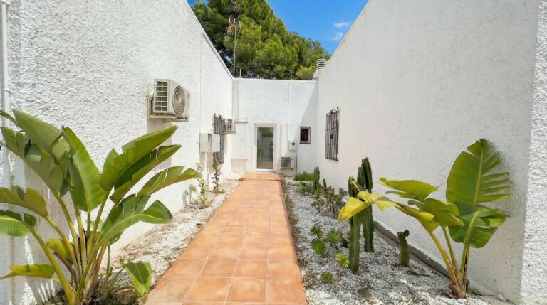 8a35543010b02b4f114140f1b7302005 - 13