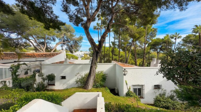 8a35543010b02b4f114140f1b7302005 - 14