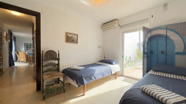 8a35543010b02b4f114140f1b7302005 - 8