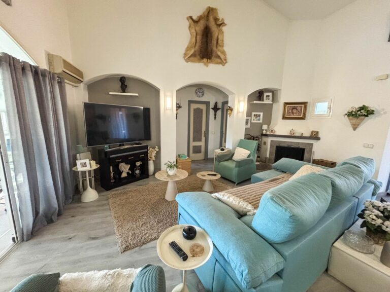 8b5e16cf52a9f9996e479969c809fa83 - 10