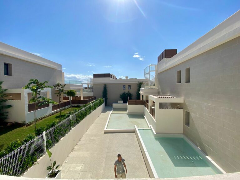 8d4e3032ba3605bc888f8fd883577c2d - 9