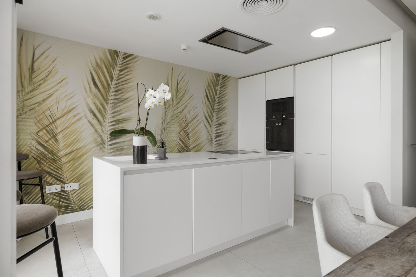 8d987ad056beaa94e5a95404b2bc7cc1 - 16