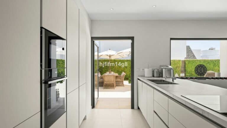 8e79bcbba589bb44adc3f7e978083b85 - 11