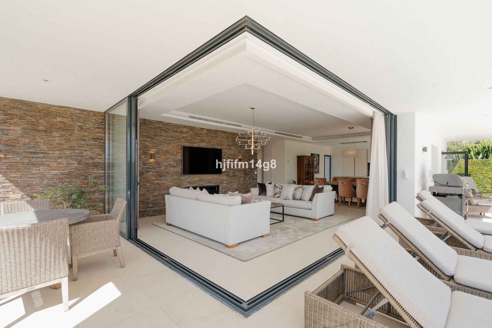 8e79bcbba589bb44adc3f7e978083b85 - 12