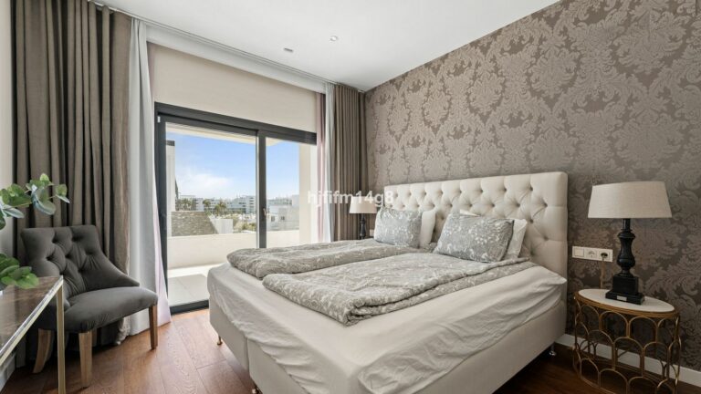 8e79bcbba589bb44adc3f7e978083b85 - 15