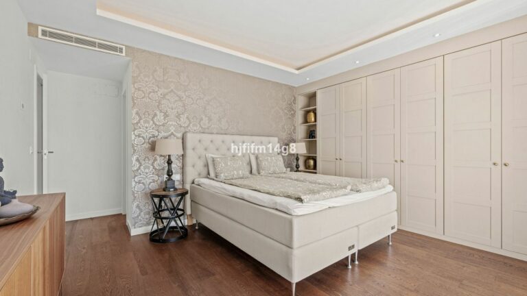 8e79bcbba589bb44adc3f7e978083b85 - 16