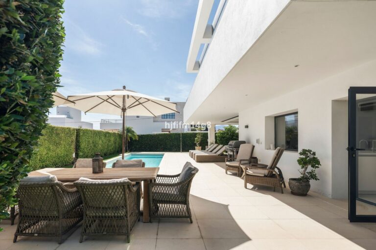 8e79bcbba589bb44adc3f7e978083b85 - 3