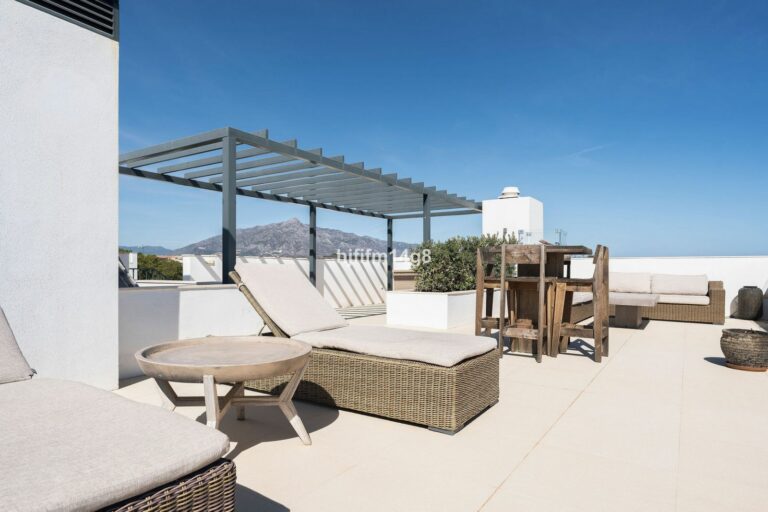 8e79bcbba589bb44adc3f7e978083b85 - 4