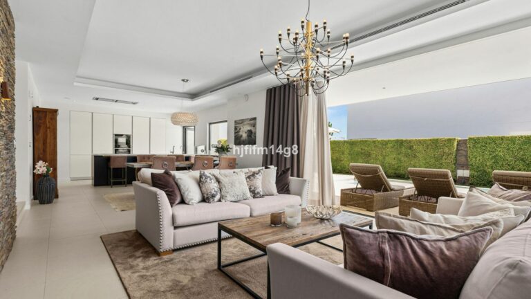 8e79bcbba589bb44adc3f7e978083b85 - 6