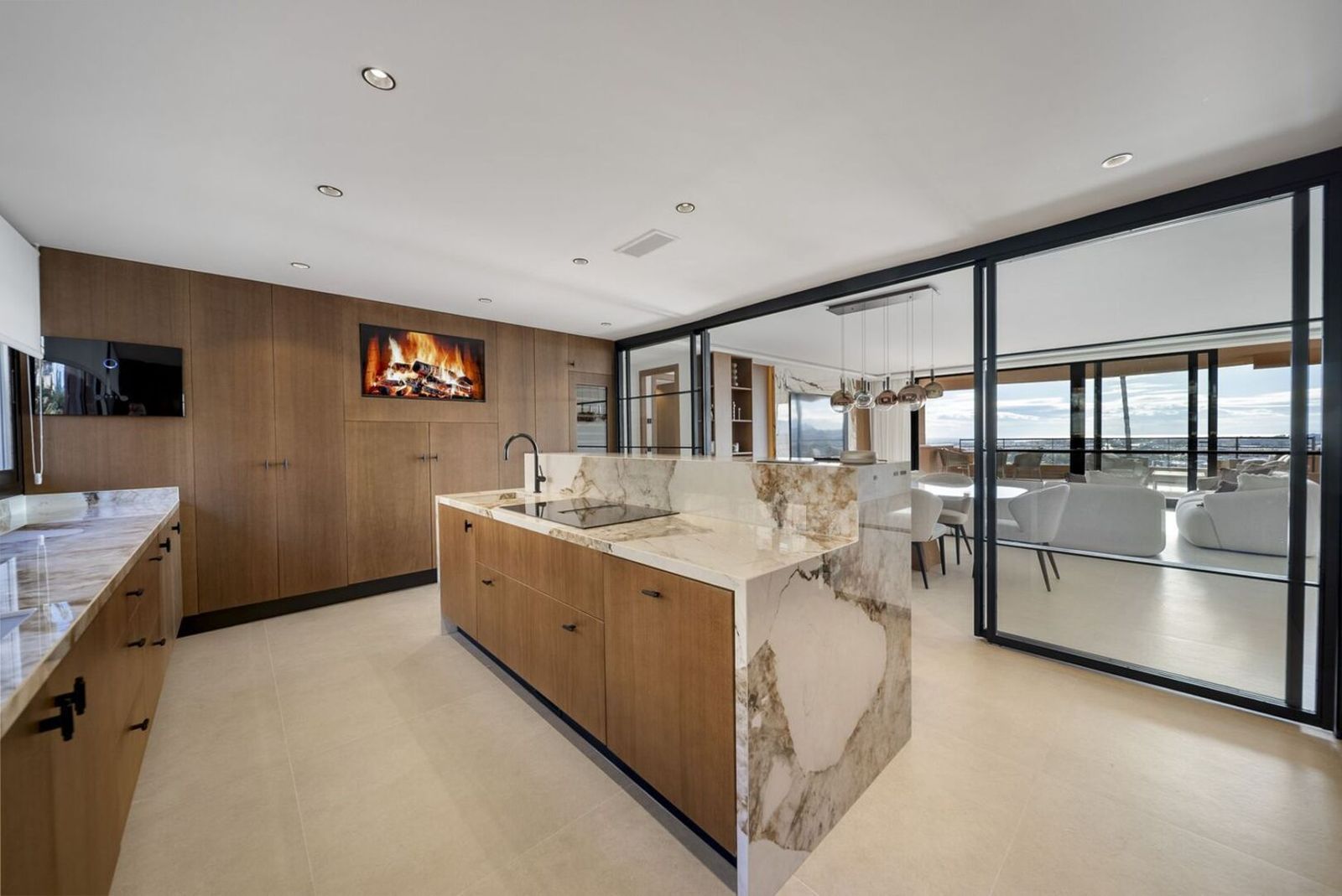 91e6eaea63f95ce1dca9134c8819503e - 16