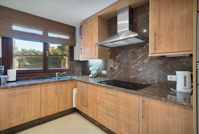 9376cb9c9337ba7d70b7f30532eb13b8 - 11