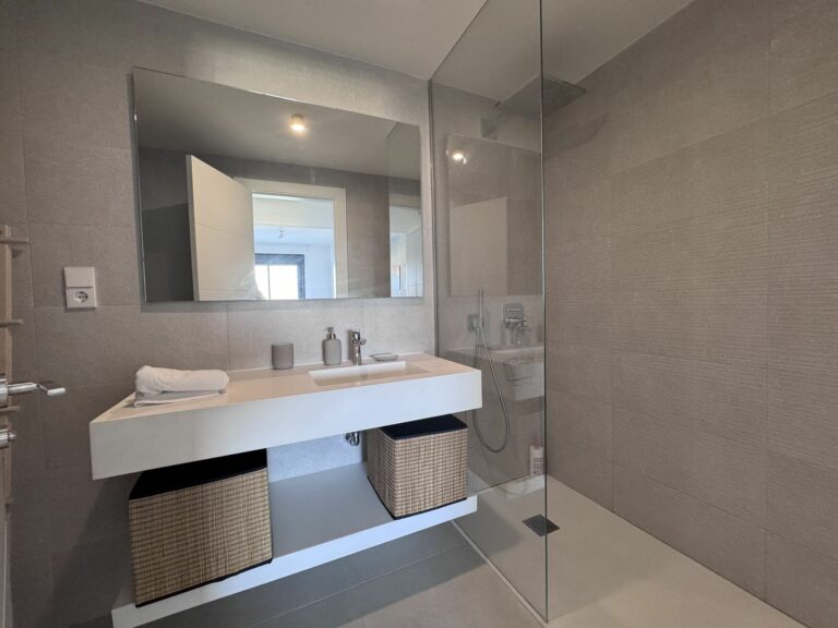 93cf4d1ff4a22be2ff2e01ebb5c49b77 - 13