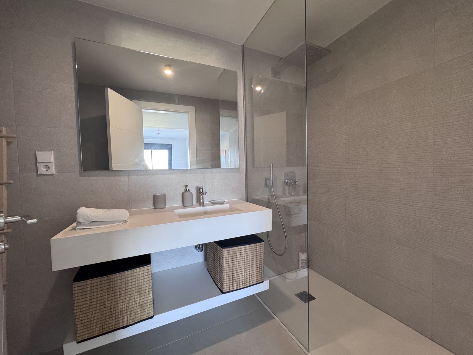 93cf4d1ff4a22be2ff2e01ebb5c49b77 - 13