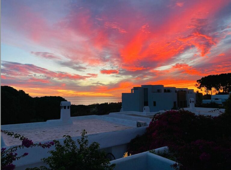 97aa0227bbc9c21bc930dbc221bda942 - 1