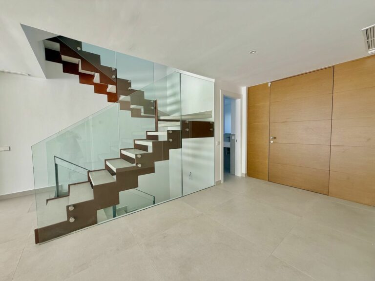 9870b81ca62ccd4b97c7832b6d6771d6 - 16