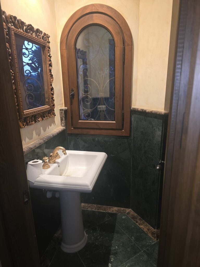 9b6953bce4f956ea06aa86819e733c42 - 16