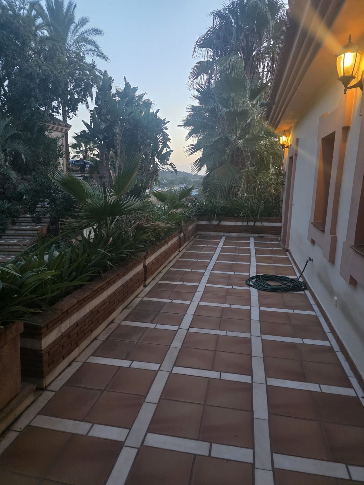 9b6953bce4f956ea06aa86819e733c42 - 4