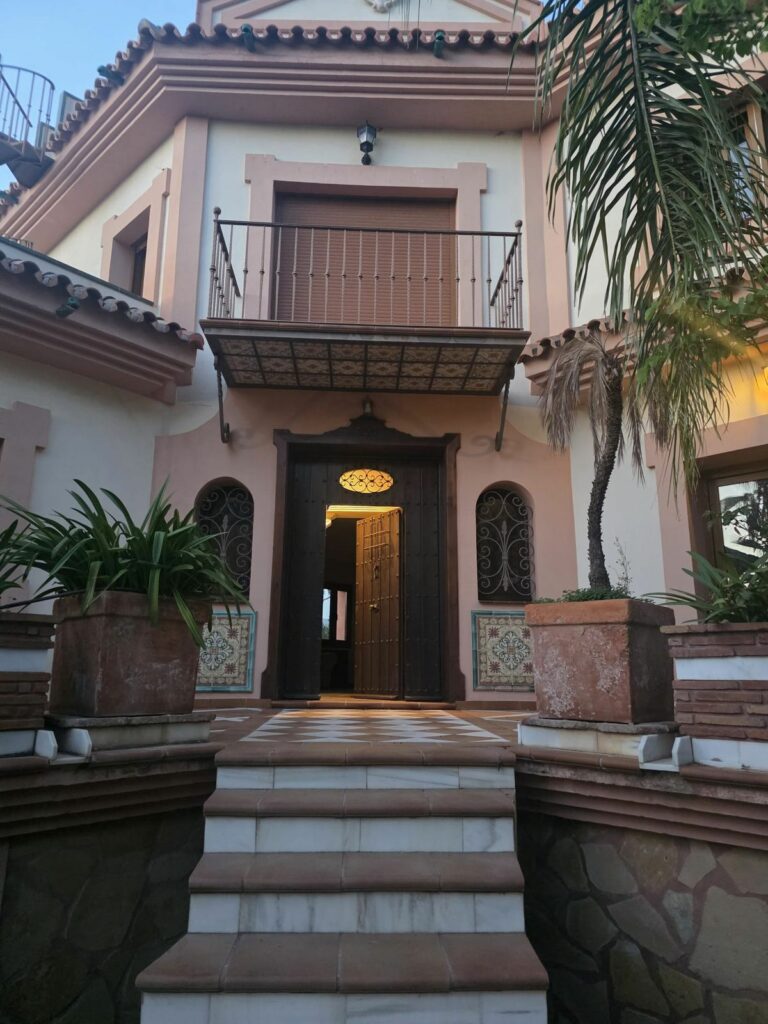 9b6953bce4f956ea06aa86819e733c42 - 5