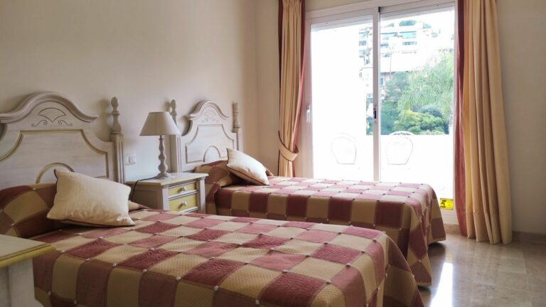 9c7af204779766b4a874c9676f5c7f5d - 8