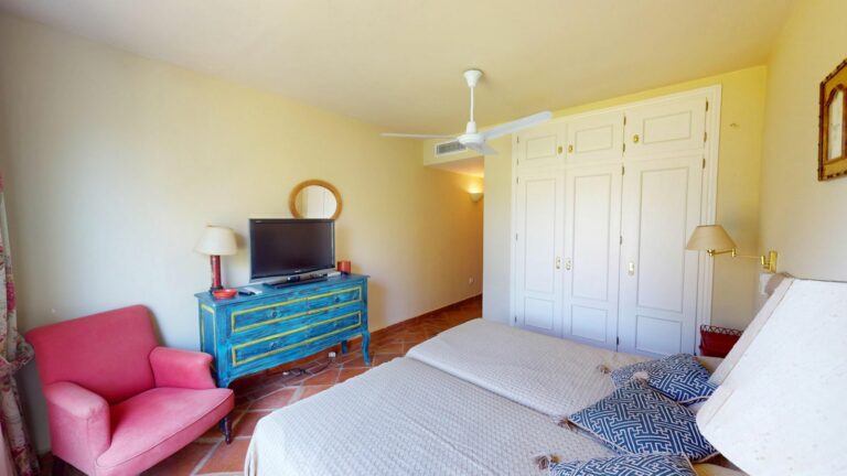 9d26f1b55758074aa087ab964dd0ba0b - 13