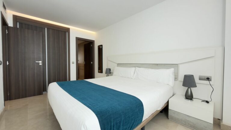 a4c08d18d89d4fef9e5e449f33a39a4d - 16