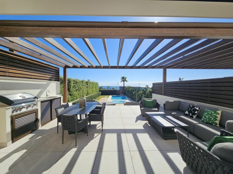 a5bba55c5ee818e23d1a75c3ebfa9bf0 - 1