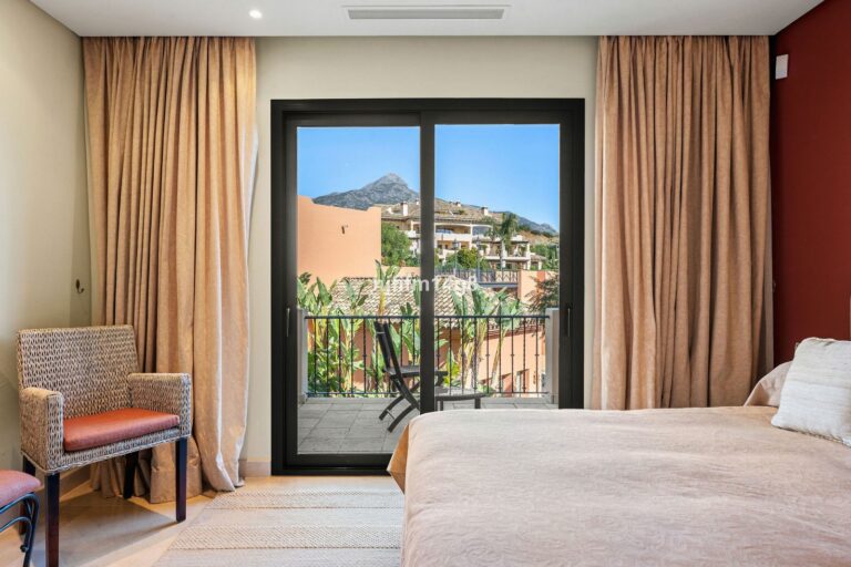 aa14b1a61facd5a2414cf2b89ce4f470 - 12