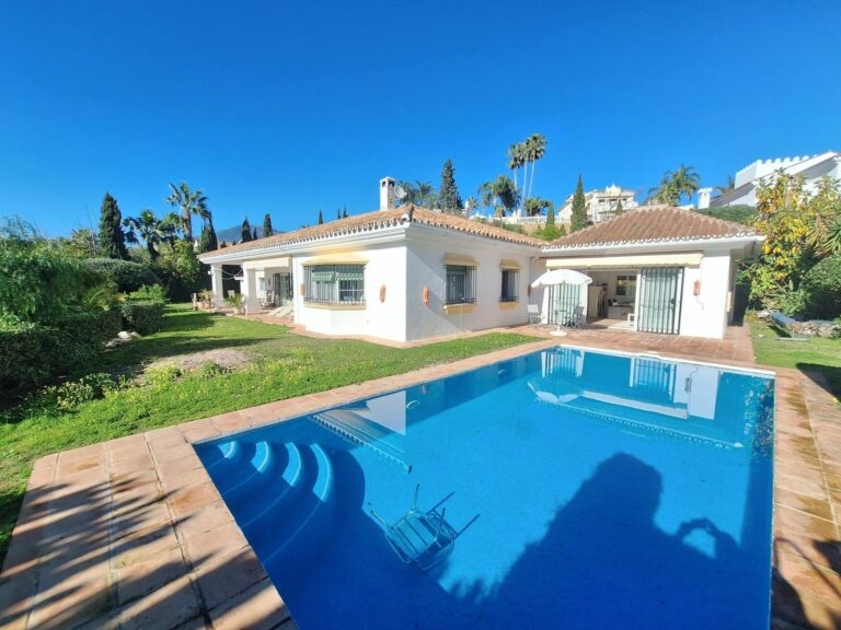 aaabe8456b9a4fe18e017ec8ff668112 - 1