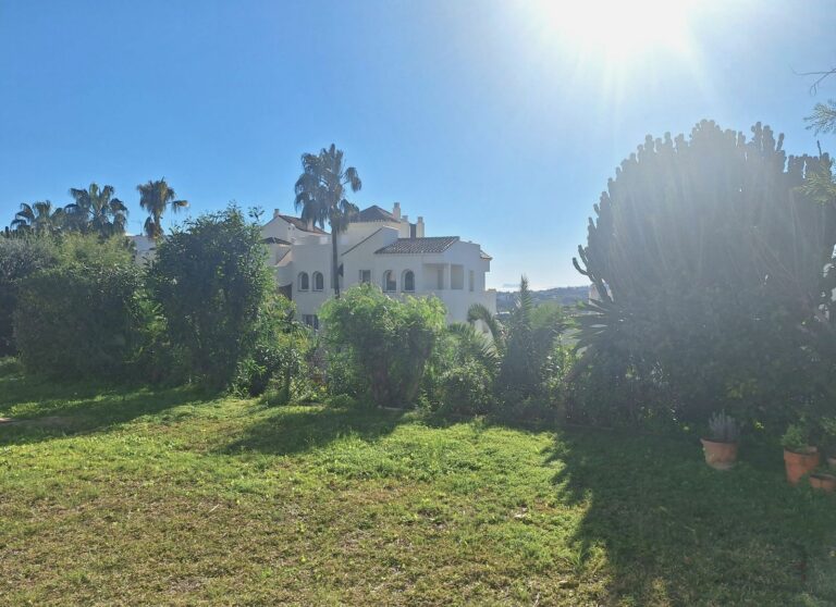 aaabe8456b9a4fe18e017ec8ff668112 - 15