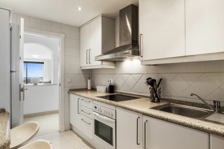 ad0693f19713c3f5a9600eea3e646823 - 11